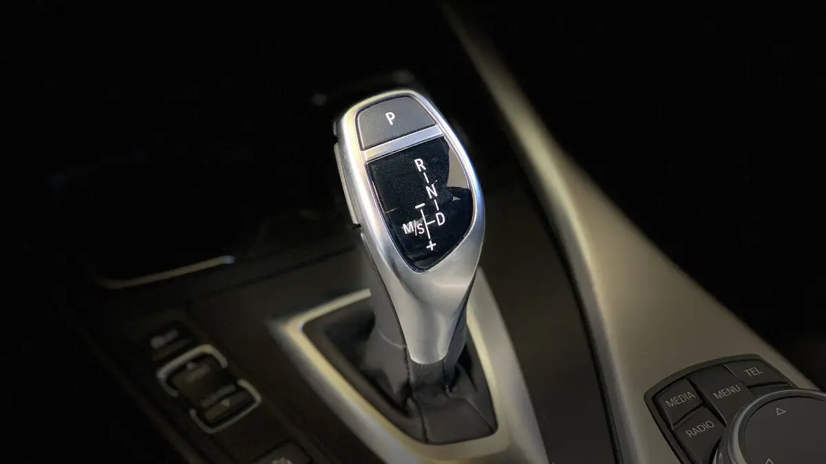 Signs your gearbox needs attention - iTyreCare Auto Service Center Dubai