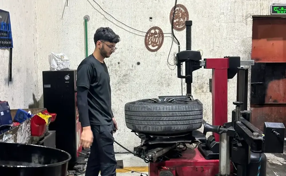 Tyre puncture repair and replacement service in Dubai - iTyreCare Al Quoz